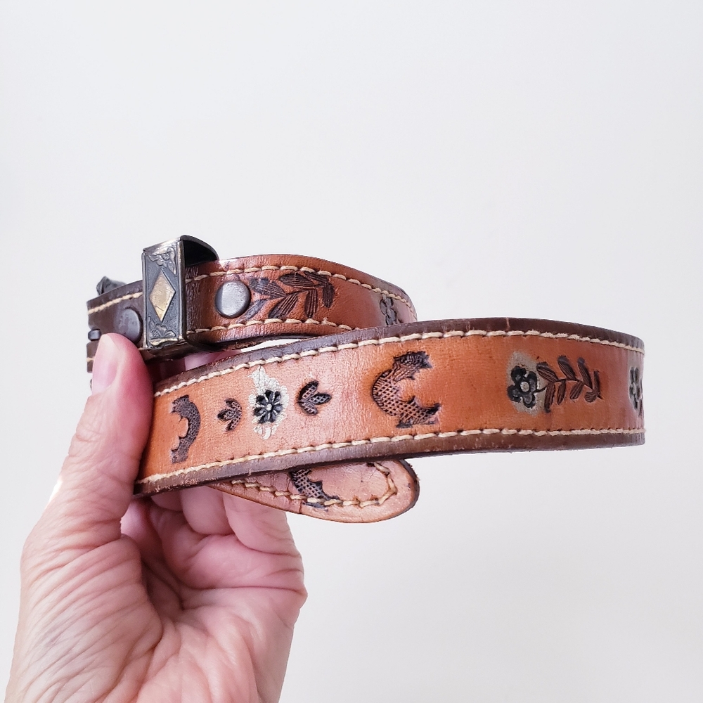 Vintage Tan Floral Embossed Leather Belt - Picture 4 of 9